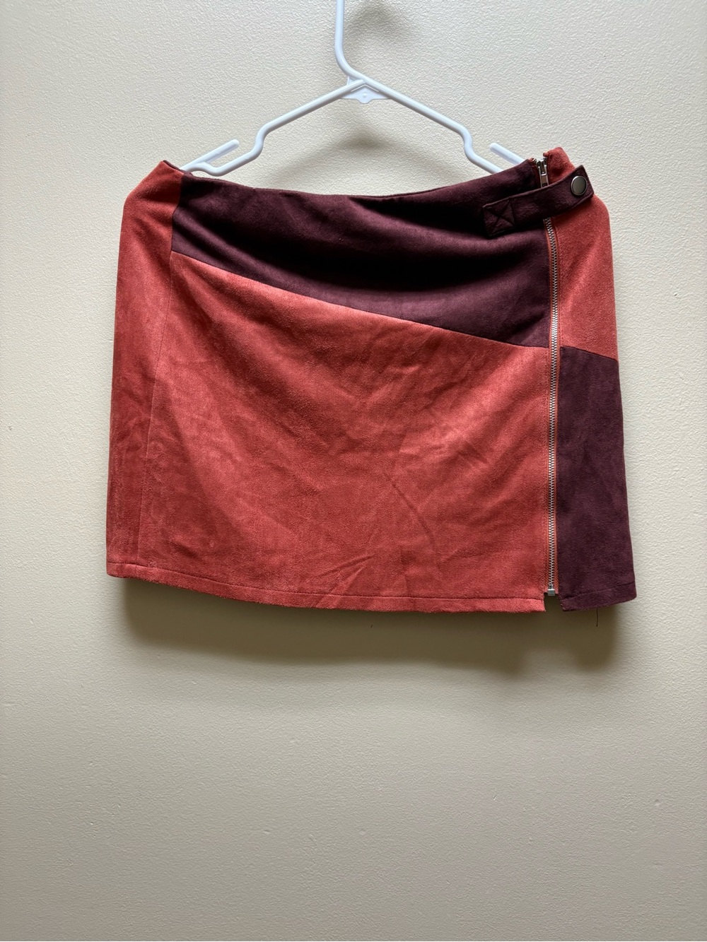 NWT Altair State , Colorblock Suede Mini Skirt in Rust & Burgundy size: M